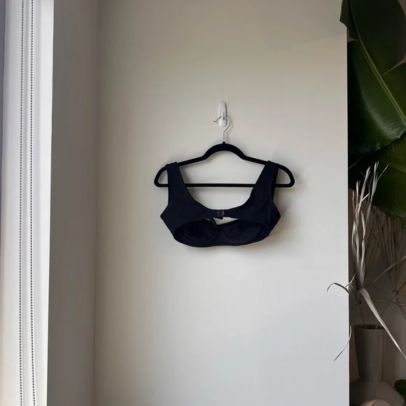 SKIMS Shaping Swim Unlined Underwire Bikini Top in Onyx size Small - Picture 7 of 15